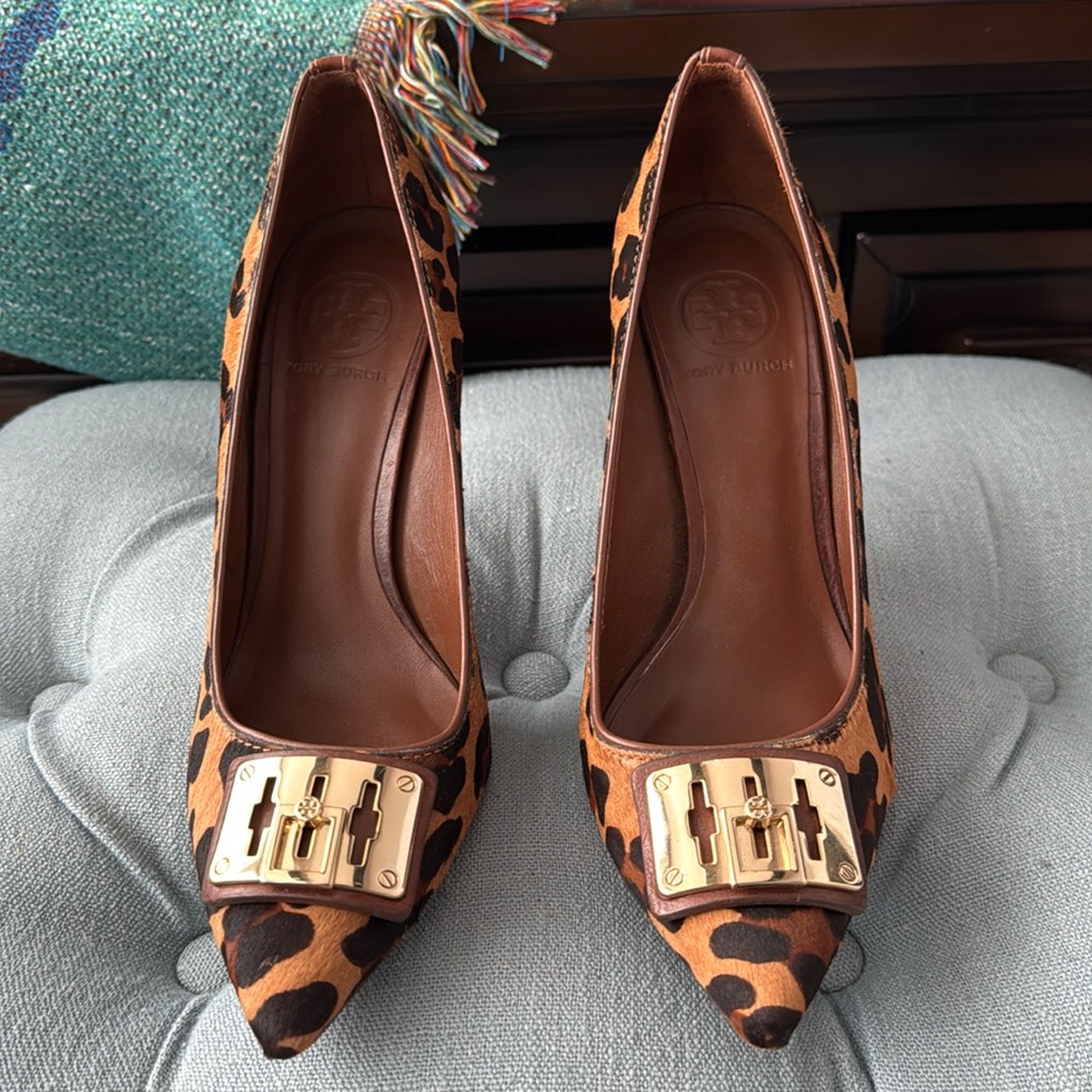 Tory Burch leopard print calfskin stilettos with gold hardware accent- size 9